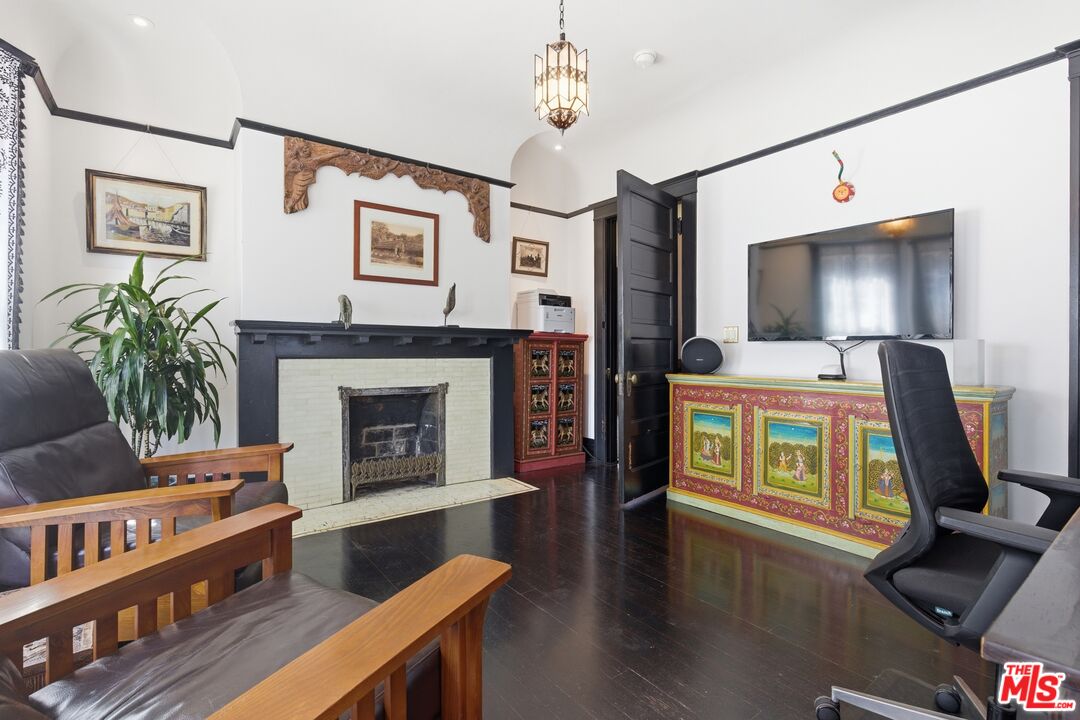 2624 Van Buren Pl