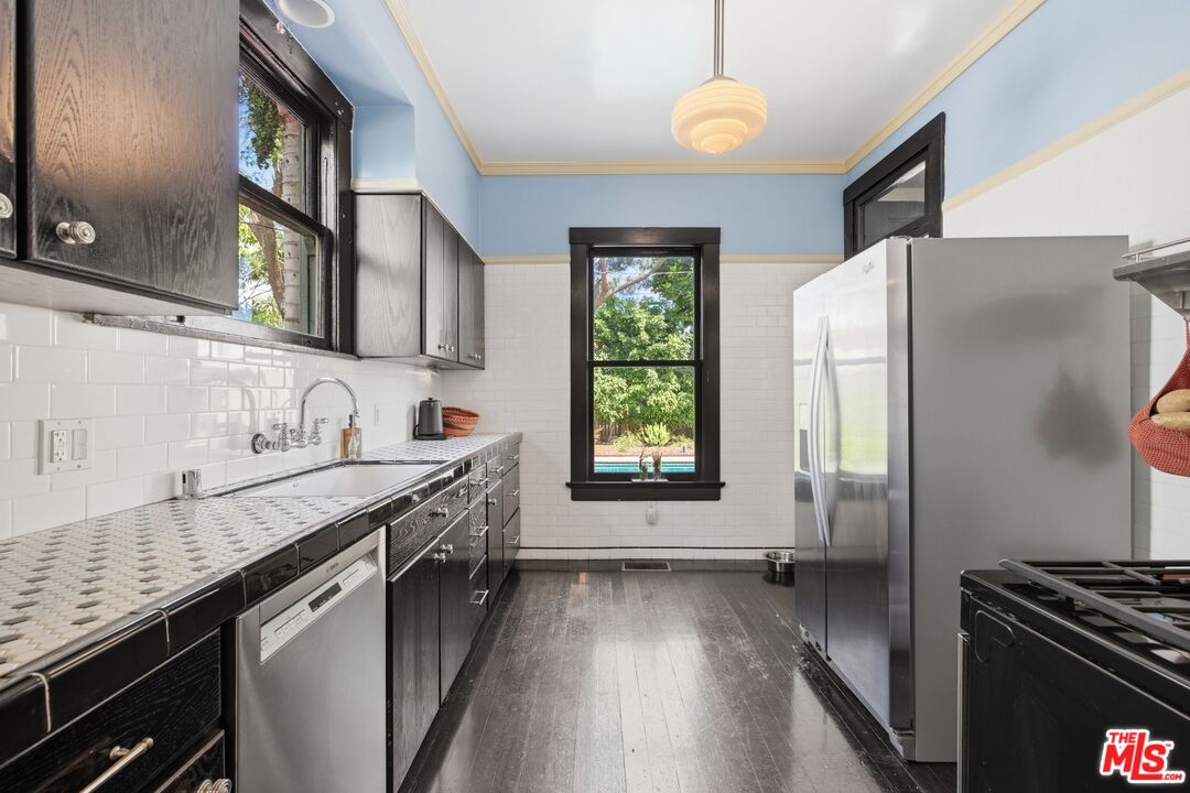 2624 Van Buren Pl