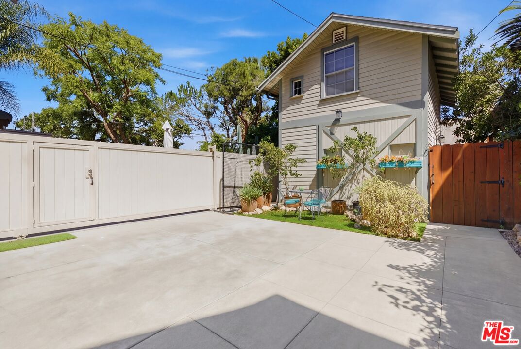2624 Van Buren Pl