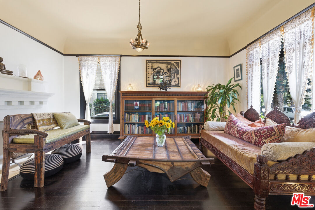 2624 Van Buren Pl