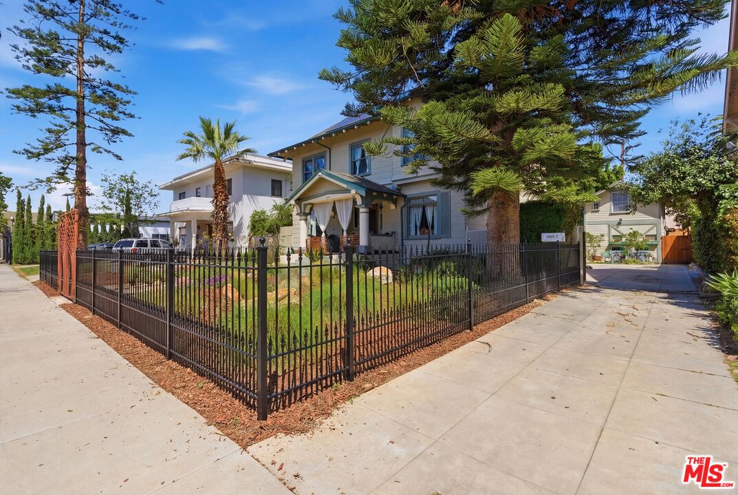 2624 Van Buren Pl