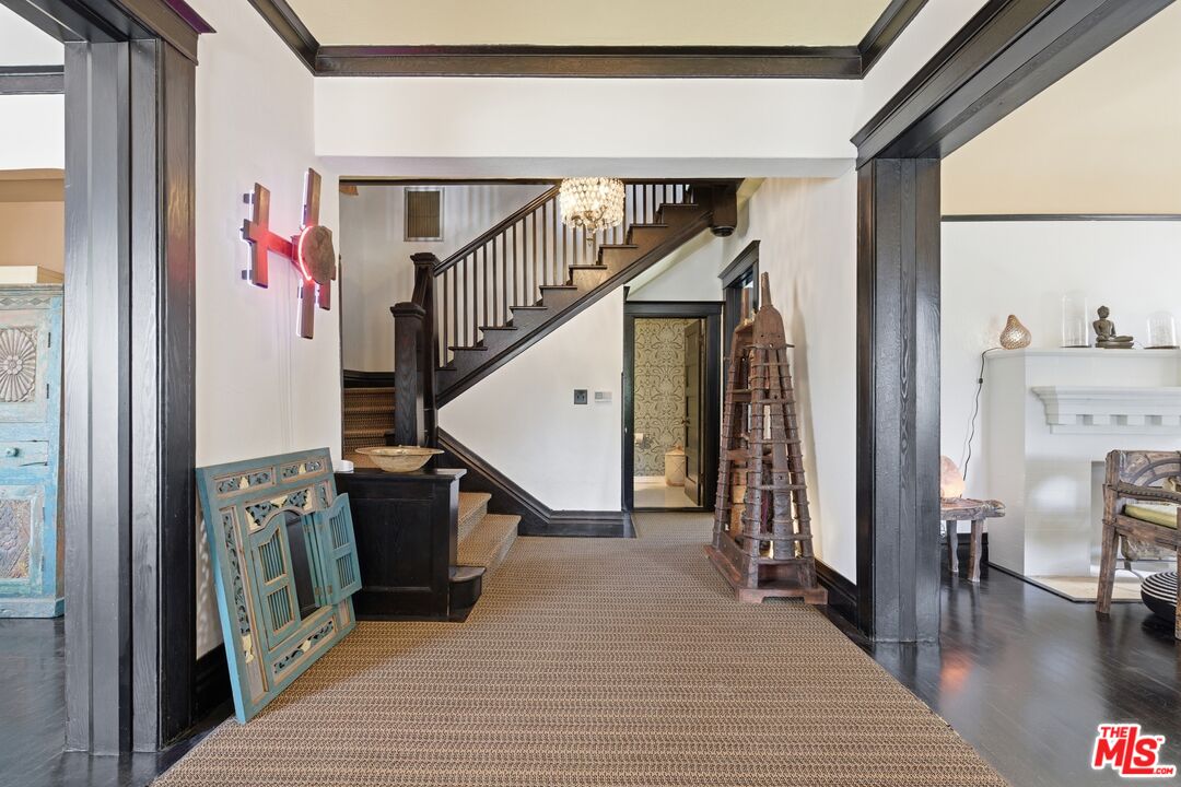 2624 Van Buren Pl