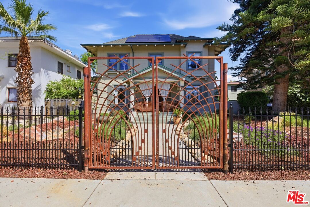 2624 Van Buren Pl