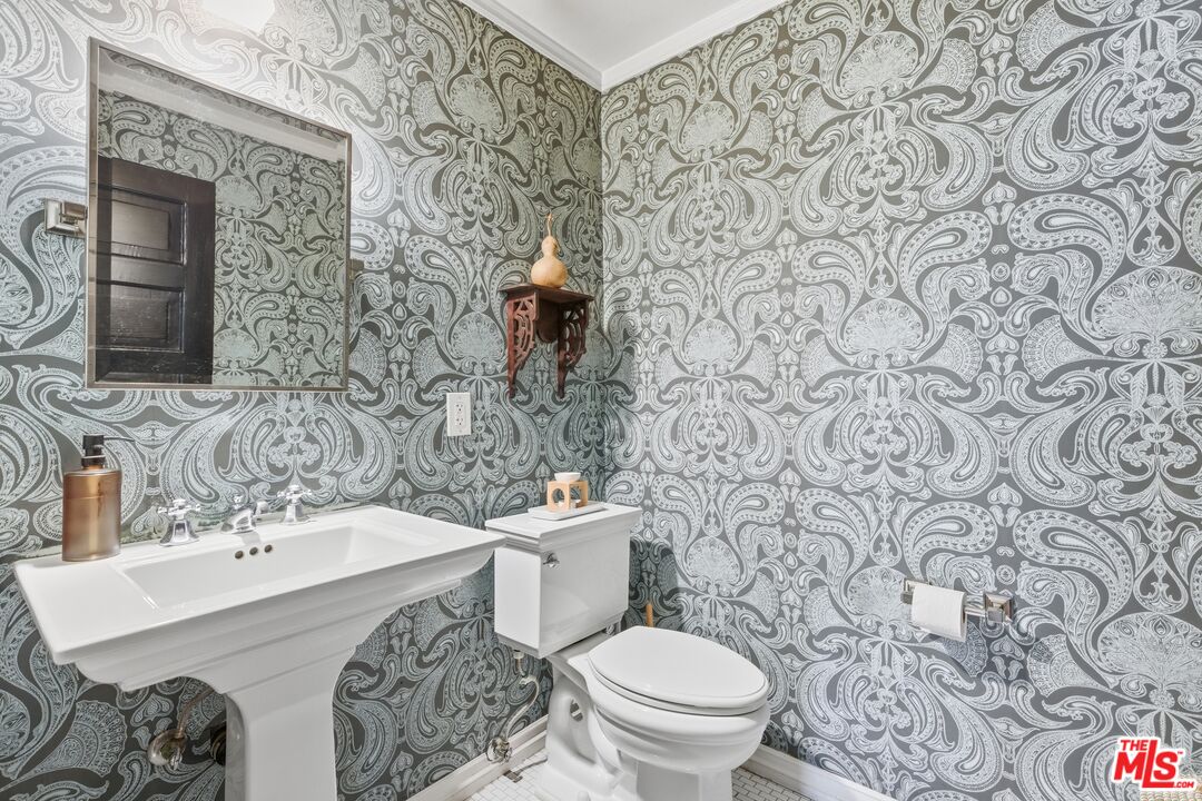 2624 Van Buren Pl