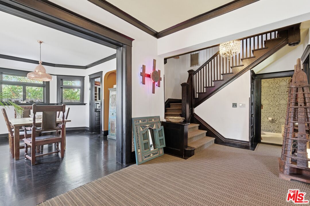 2624 Van Buren Pl