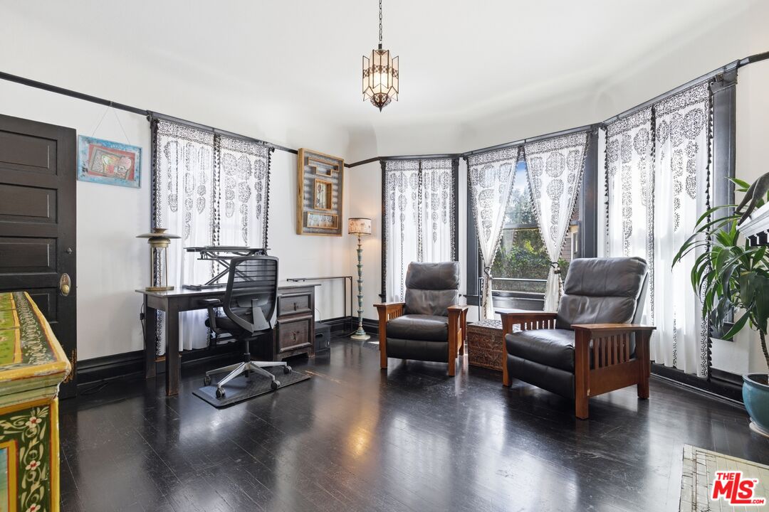 2624 Van Buren Pl