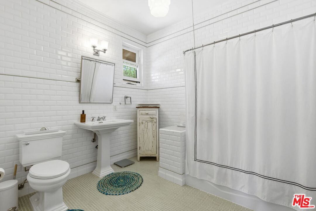 2624 Van Buren Pl