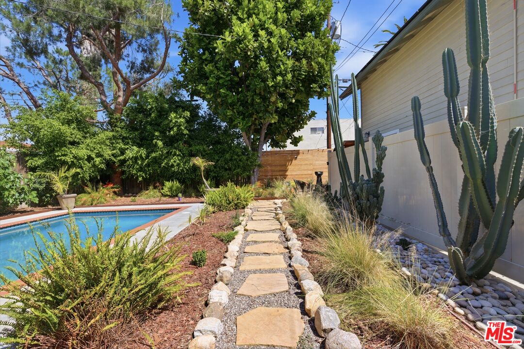 2624 Van Buren Pl