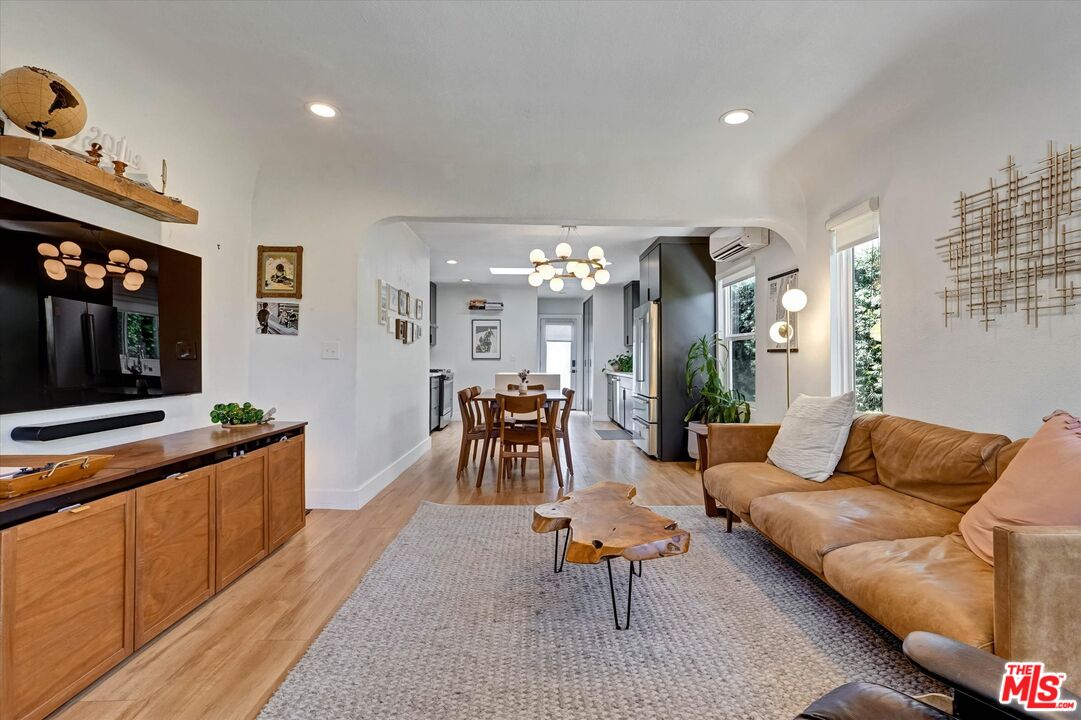 2901 S Redondo Blvd