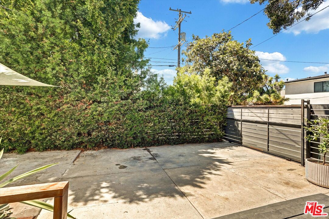 2901 S Redondo Blvd