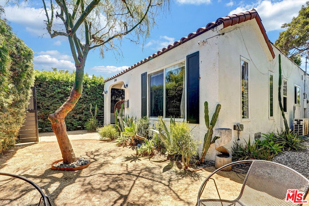 2901 S Redondo Blvd
