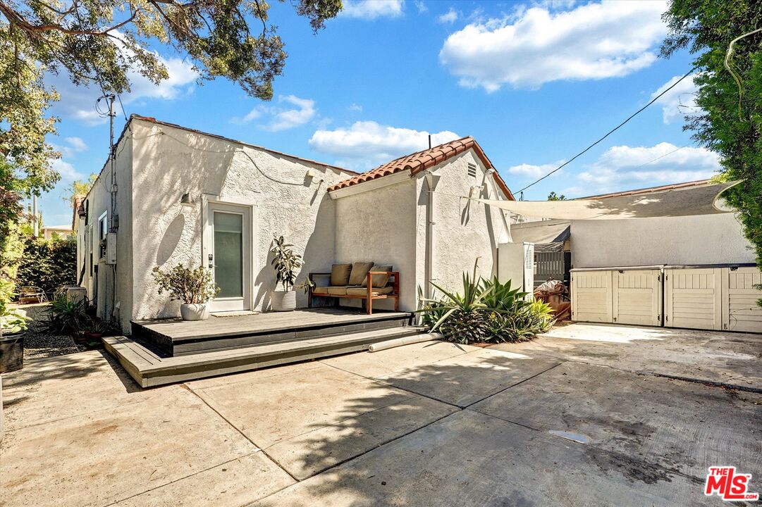 2901 S Redondo Blvd