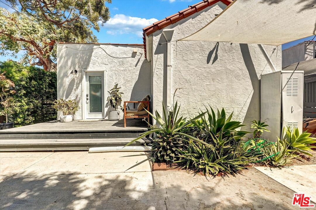 2901 S Redondo Blvd