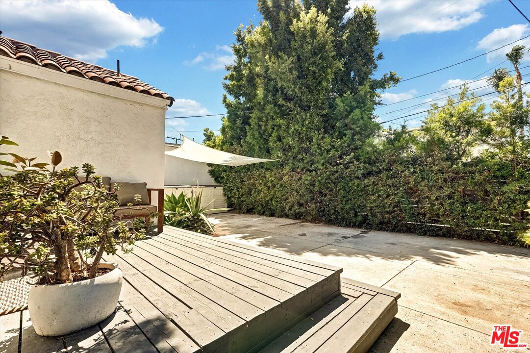 2901 S Redondo Blvd