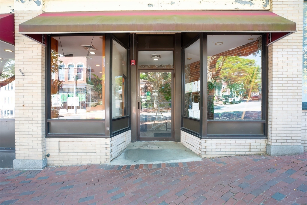 2 Market Sq