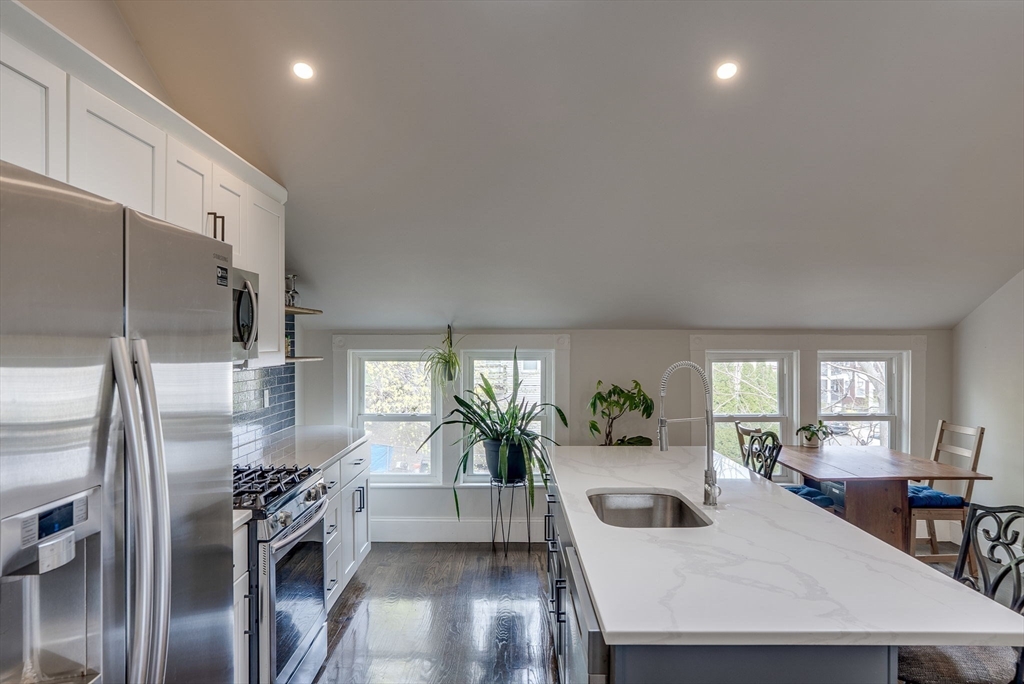 39 Rosseter St # 3