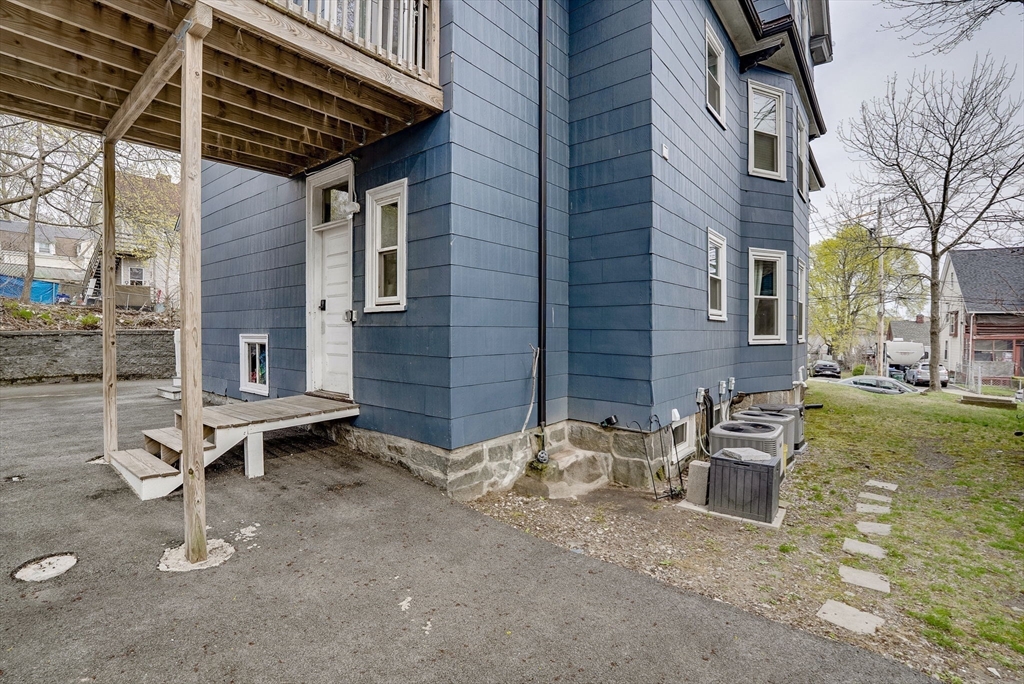 39 Rosseter St # 3