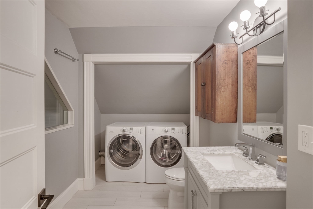 39 Rosseter St # 3