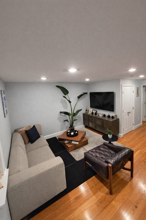 214-216 E Eagles St # 6