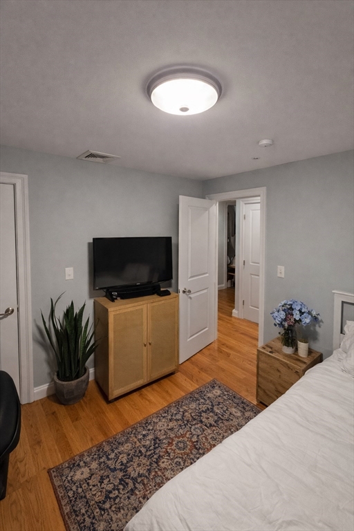 214-216 E Eagles St # 6