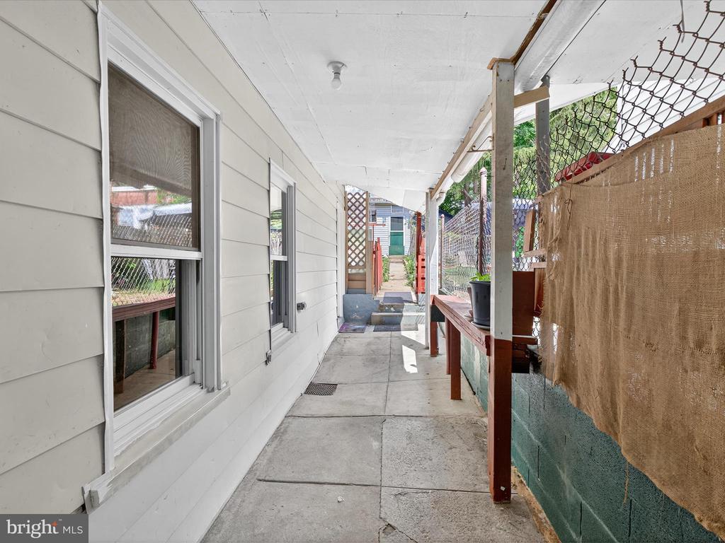 649 S QUEEN STREET