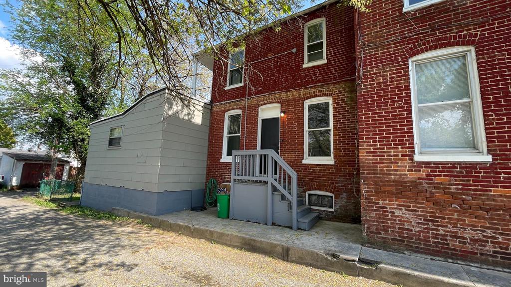 419 S PINE STREET