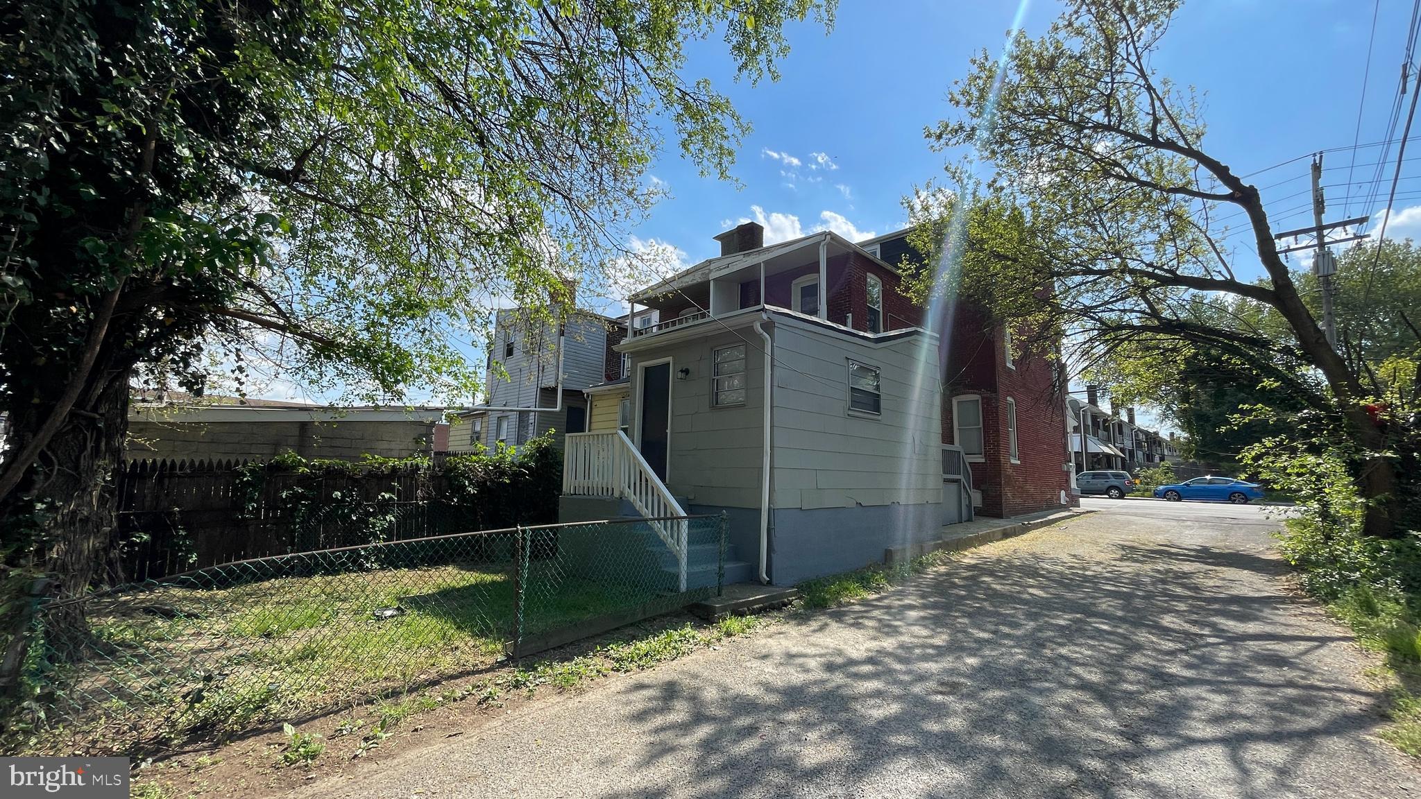 419 S PINE STREET