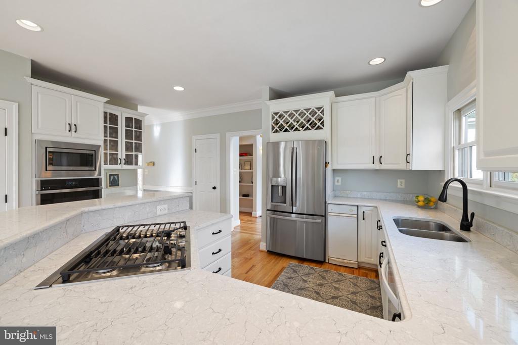 6585 TIMOTHY LANE