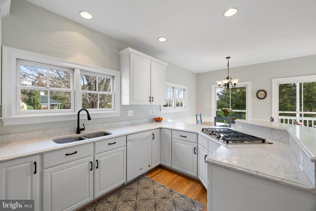 6585 TIMOTHY LANE