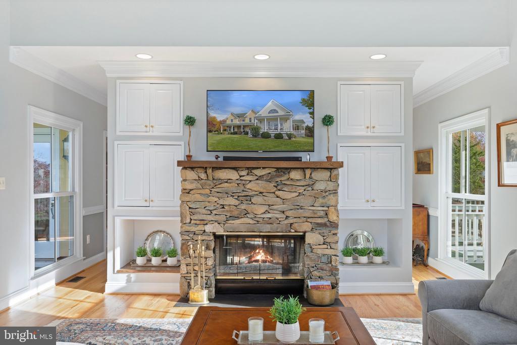 6585 TIMOTHY LANE