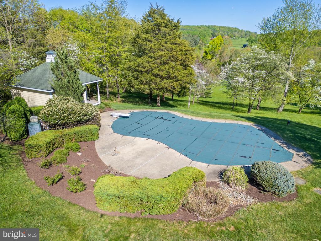 6585 TIMOTHY LANE