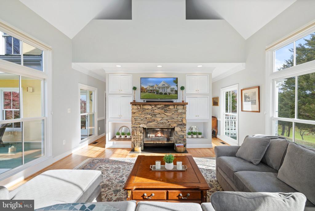 6585 TIMOTHY LANE
