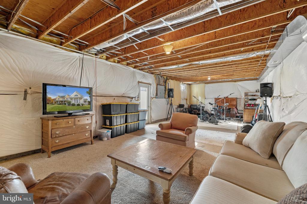 6585 TIMOTHY LANE