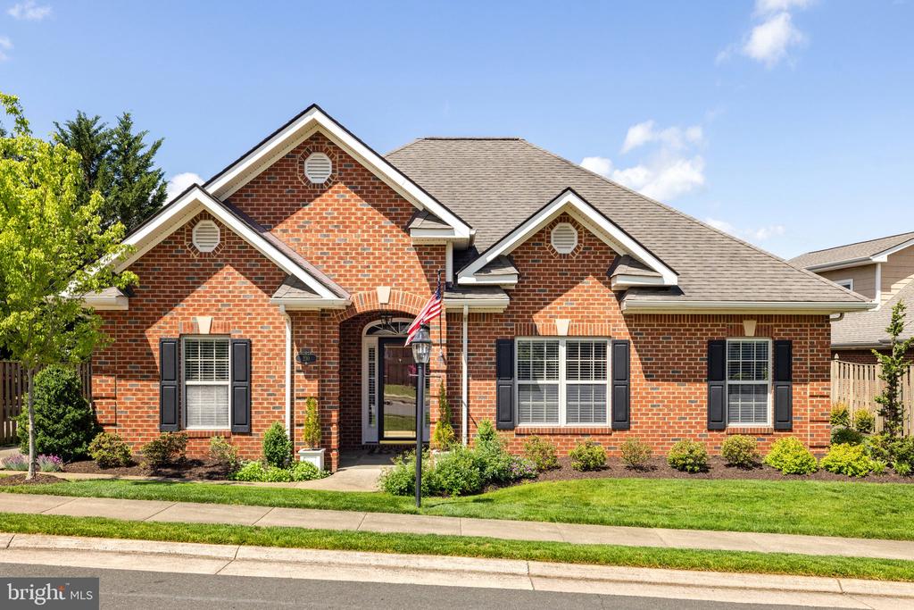 230 CARRIAGE CHASE CIRCLE