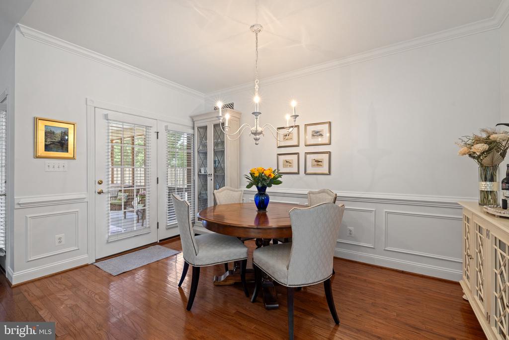 230 CARRIAGE CHASE CIRCLE
