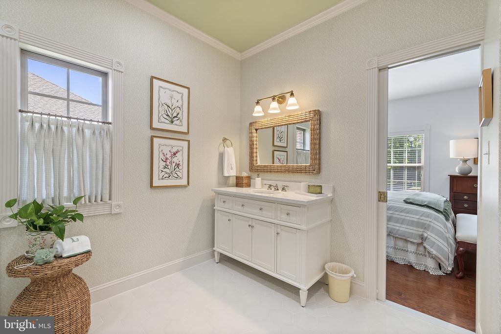 230 CARRIAGE CHASE CIRCLE