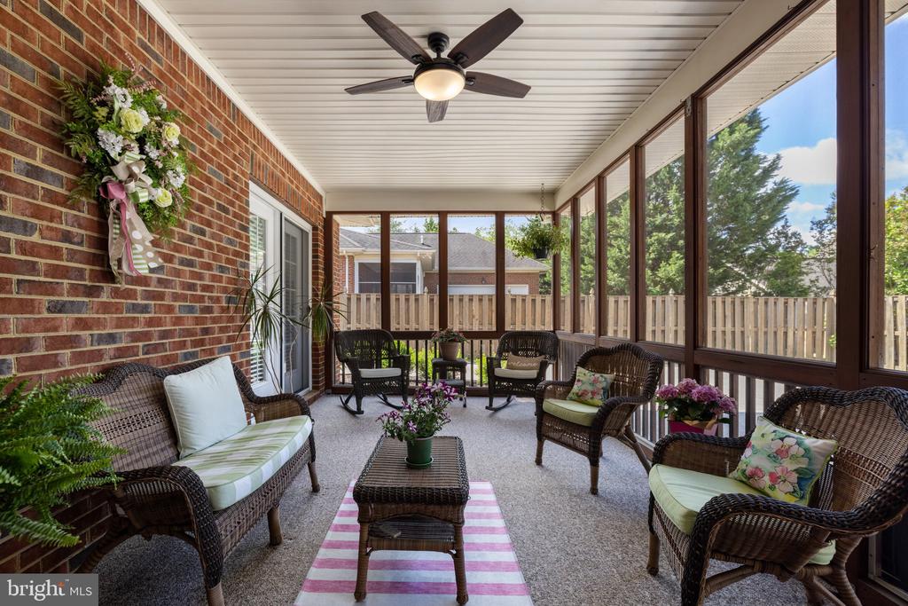 230 CARRIAGE CHASE CIRCLE