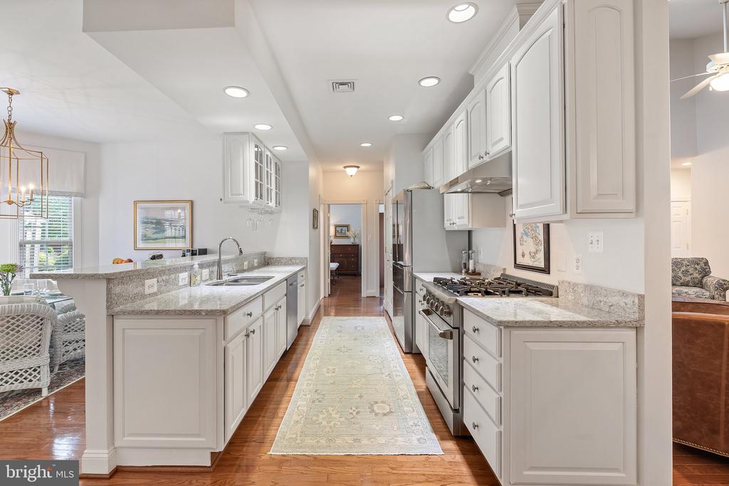 230 CARRIAGE CHASE CIRCLE