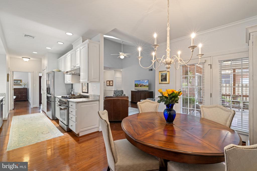 230 CARRIAGE CHASE CIRCLE