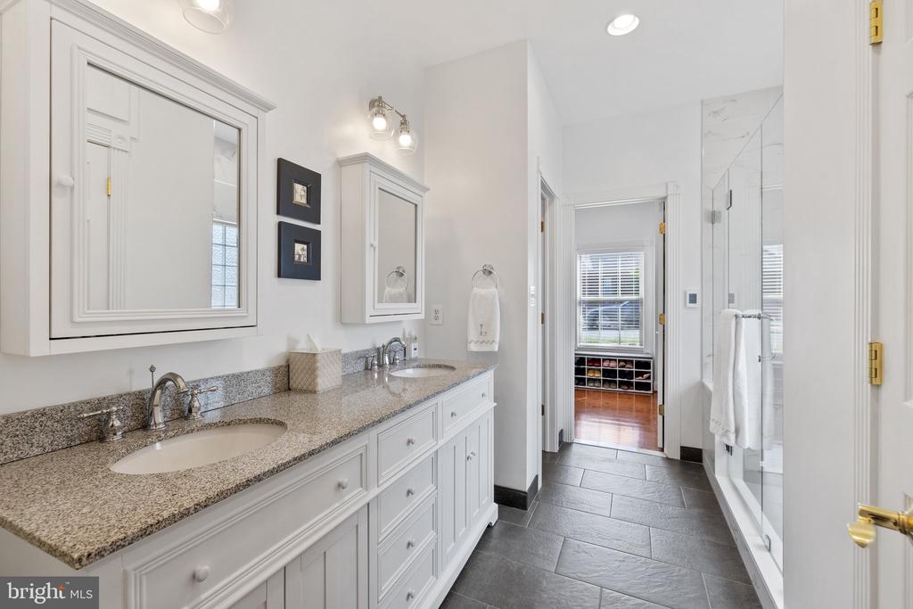 230 CARRIAGE CHASE CIRCLE