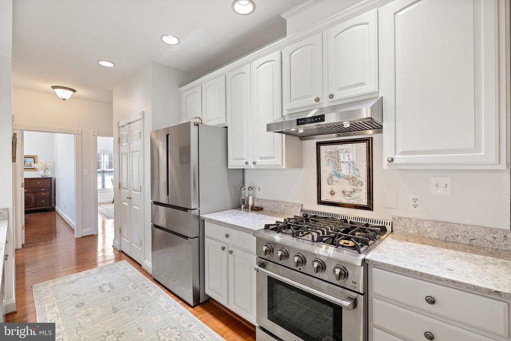 230 CARRIAGE CHASE CIRCLE