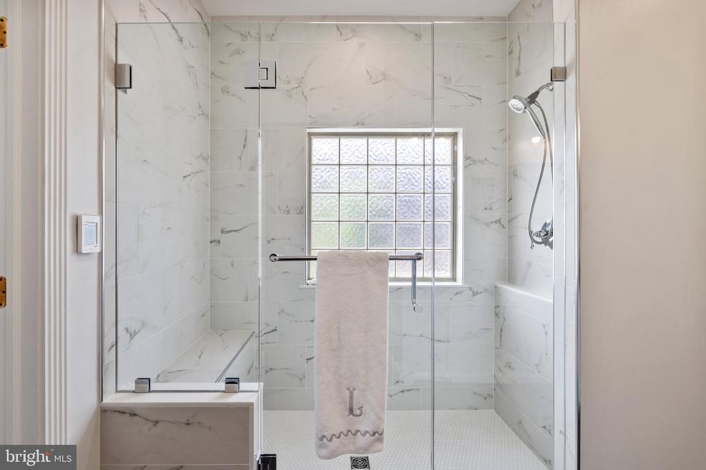 230 CARRIAGE CHASE CIRCLE