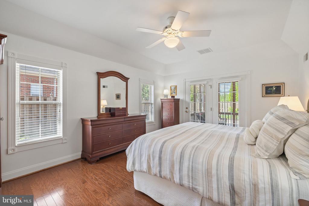 230 CARRIAGE CHASE CIRCLE