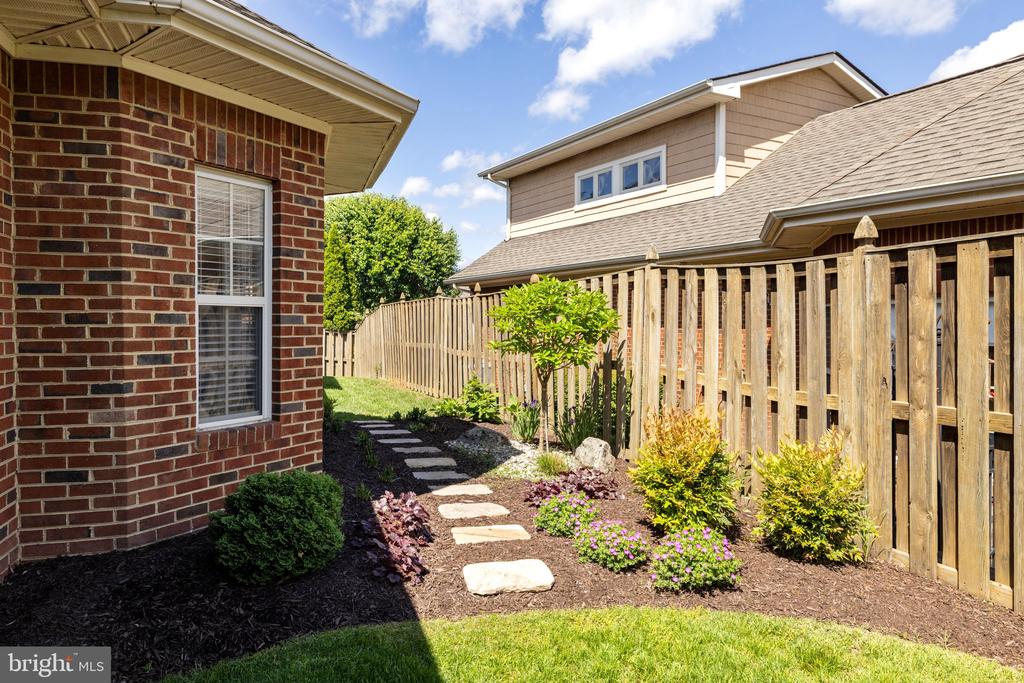230 CARRIAGE CHASE CIRCLE