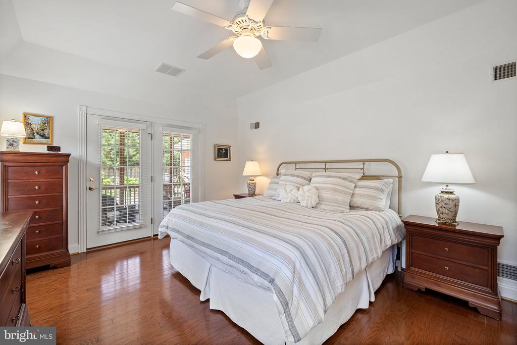 230 CARRIAGE CHASE CIRCLE