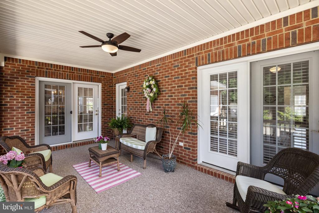 230 CARRIAGE CHASE CIRCLE