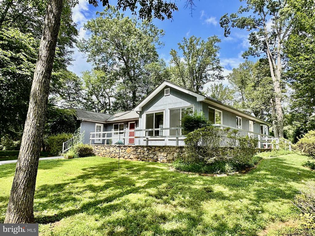 7038 BEACONSFIELD LANE