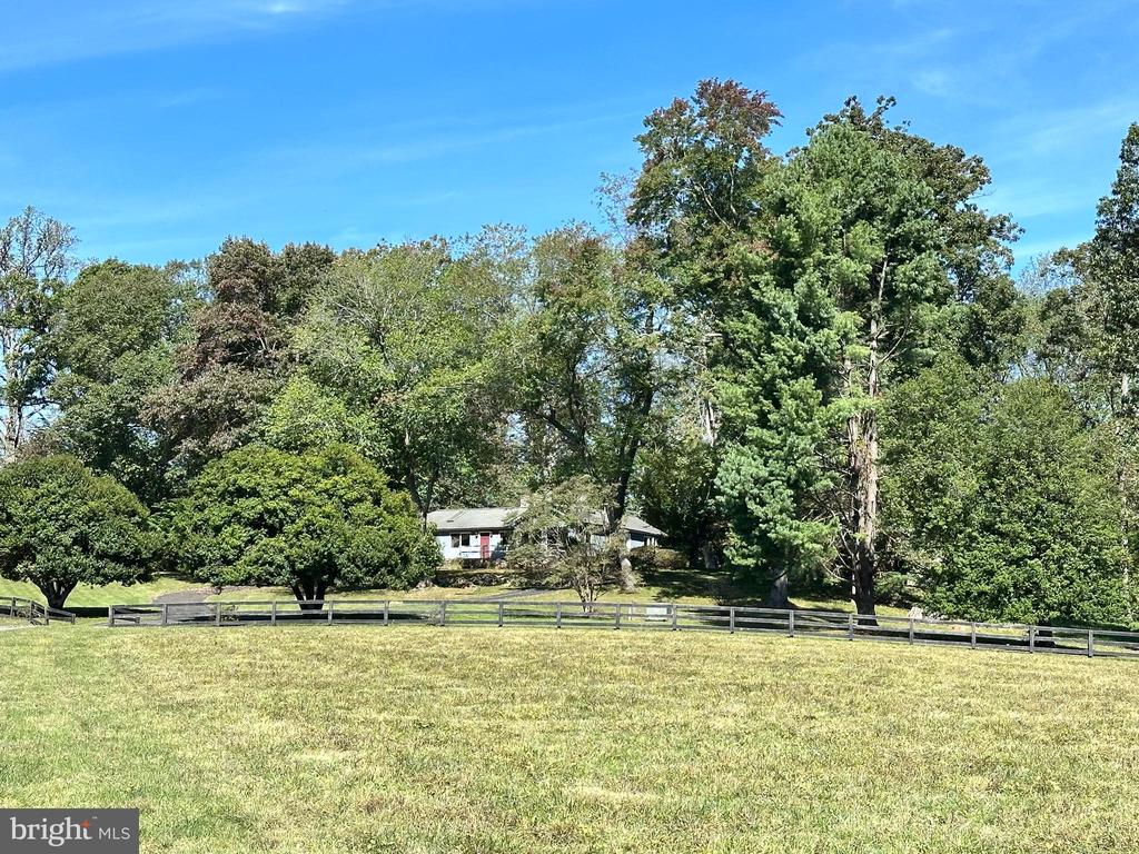 7038 BEACONSFIELD LANE