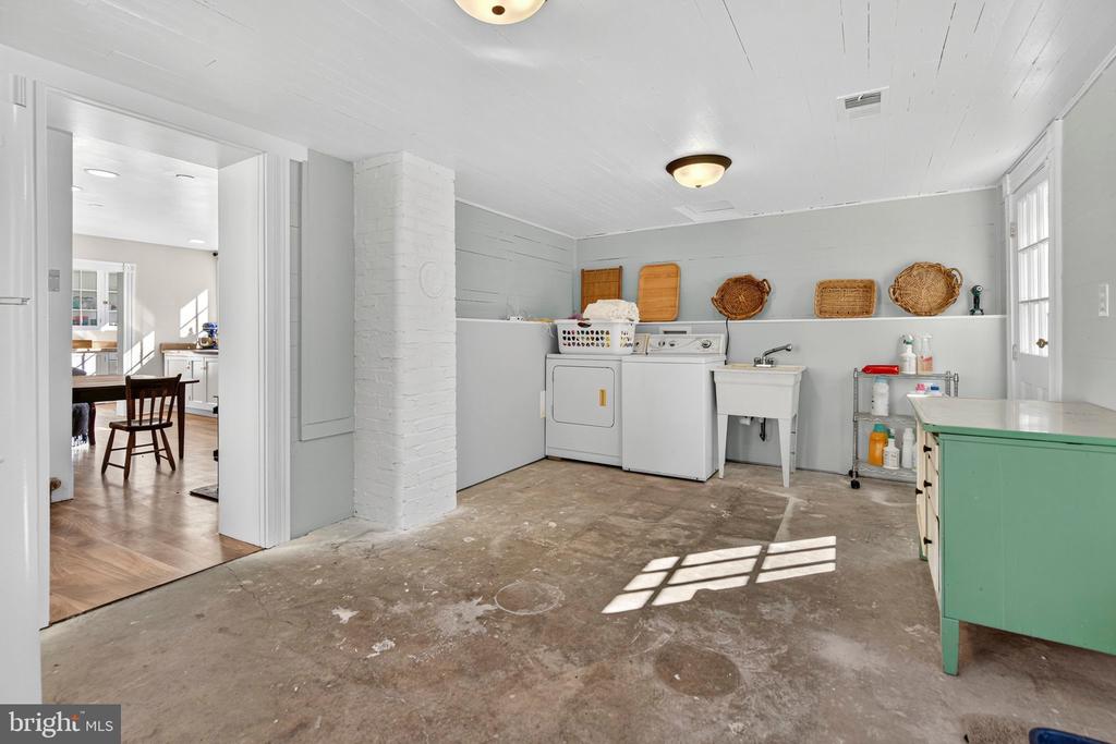 4561 WESTON ROAD
