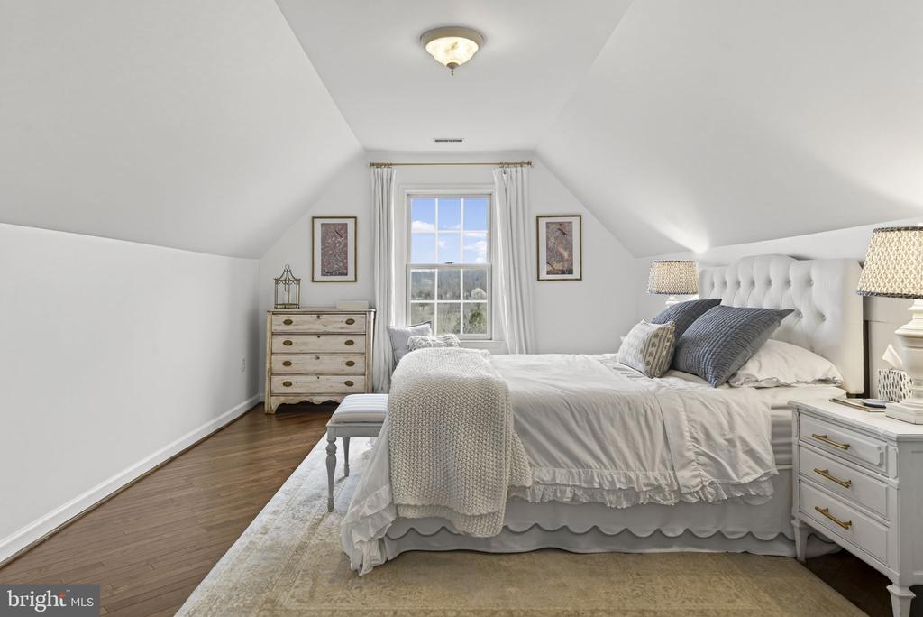 6576 TIMOTHY LANE